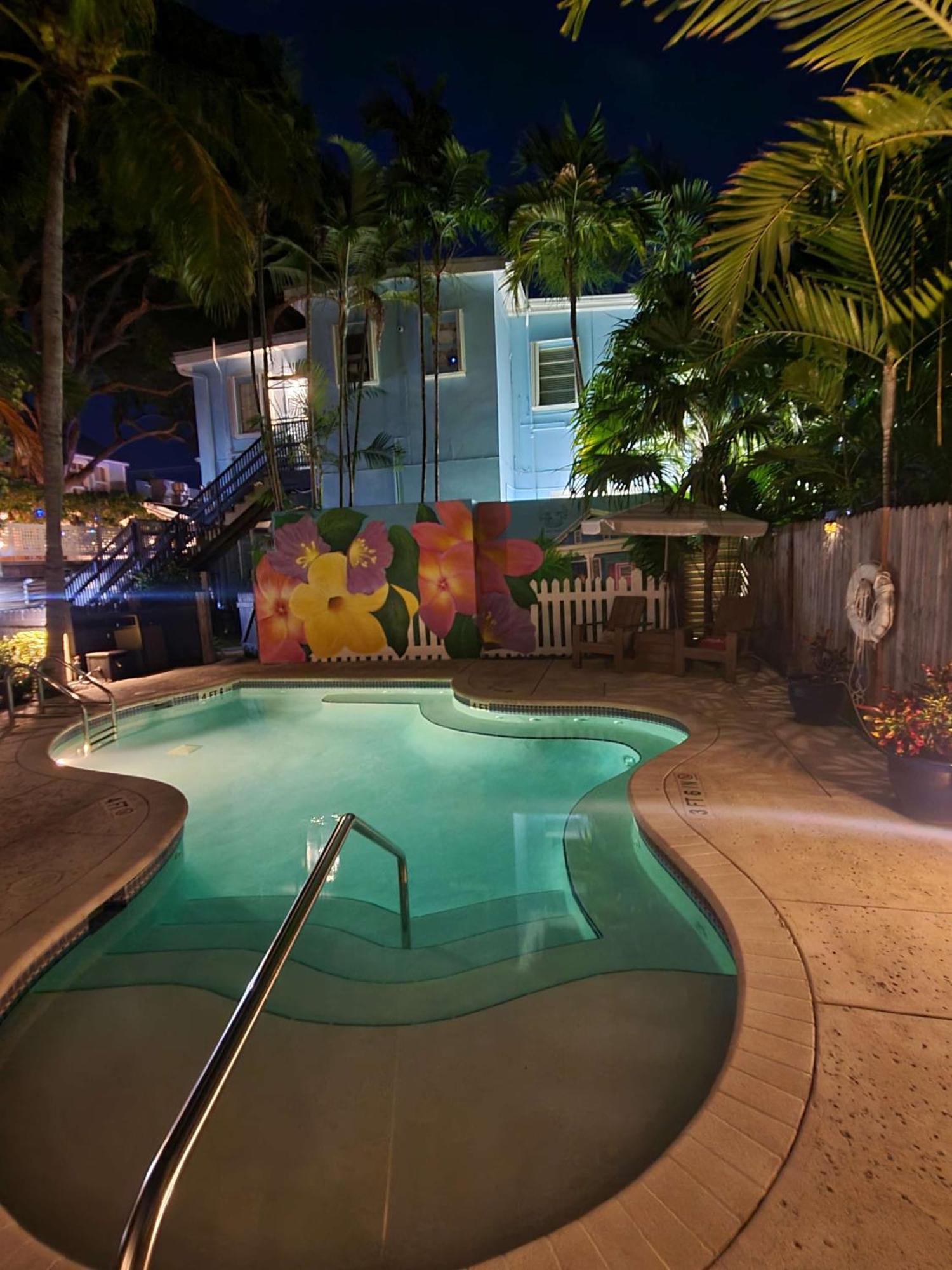 Duval Street Suite With Pool Key West Bagian luar foto