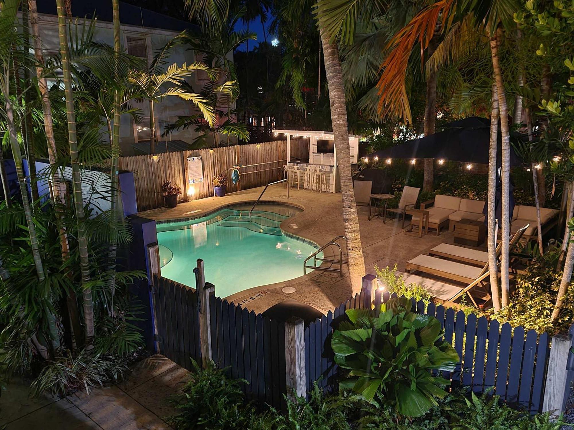 Duval Street Suite With Pool Key West Bagian luar foto